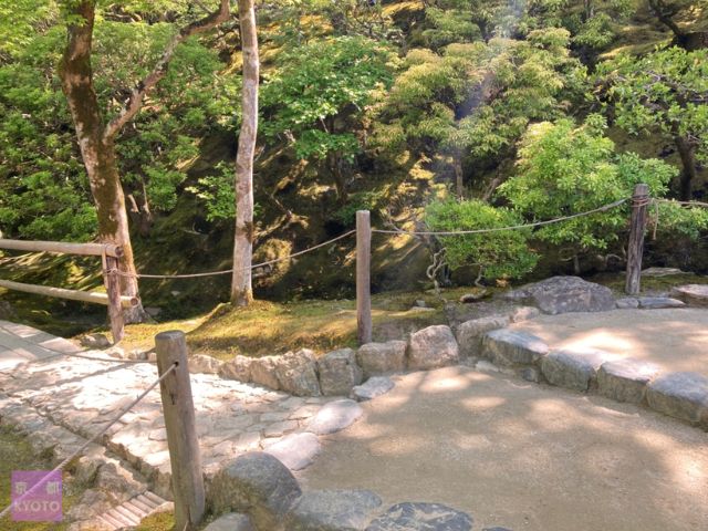 分かれ道左へ行けば弁財天