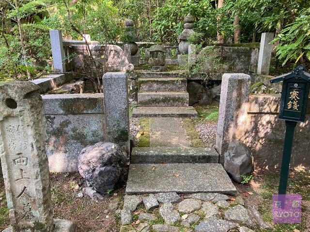 住蓮上人・安楽上人の供養塔