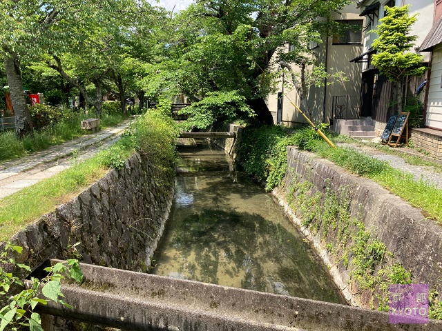 次の橋から北側の銀閣寺南橋方向