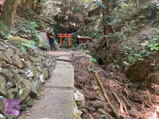 奥にも鳥居